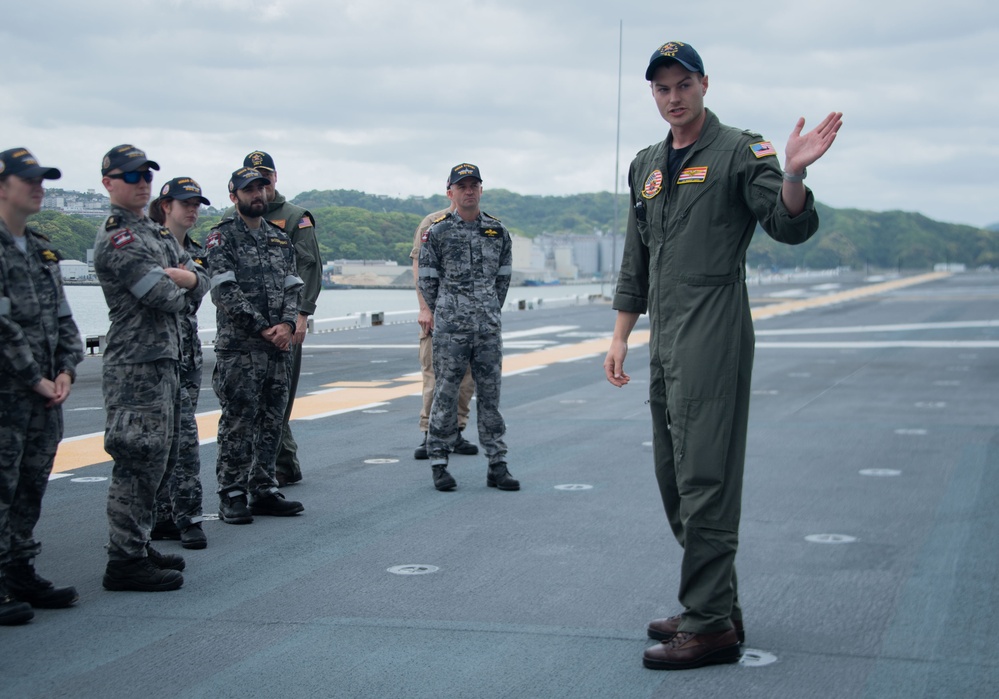 USS AMERICA (LHA 6) hosts Royal Australian Navy's HMAS Sydney (DDG 42) for Ship Tour
