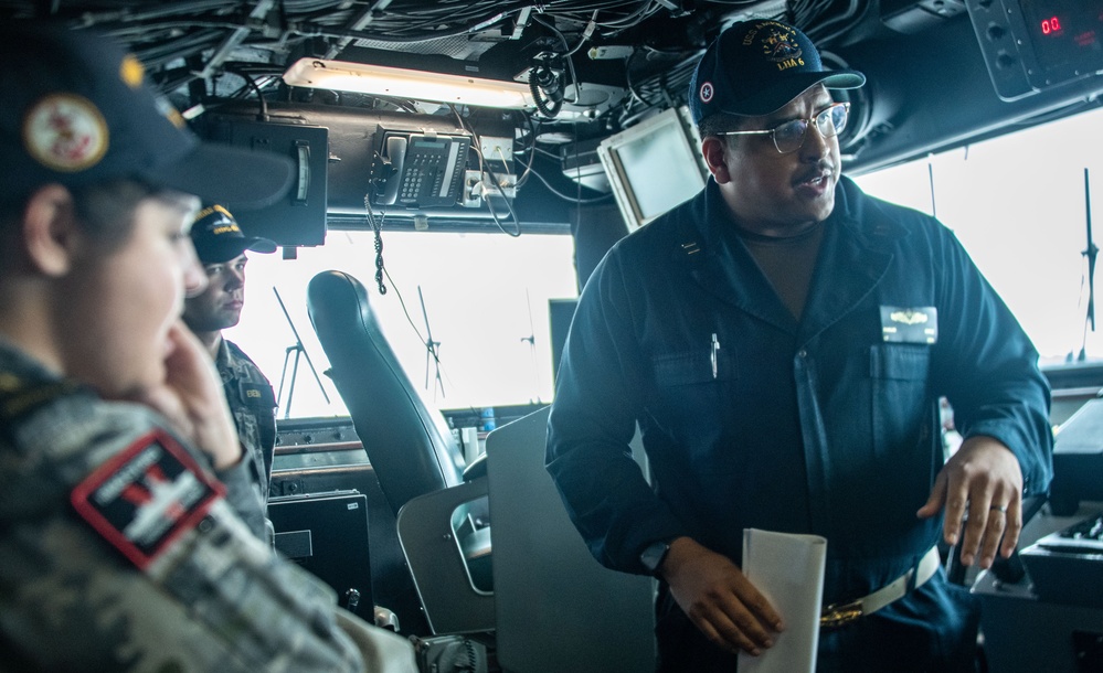 USS AMERICA (LHA 6) hosts Royal Australian Navy's HMAS Sydney (DDG 42) for Ship Tour