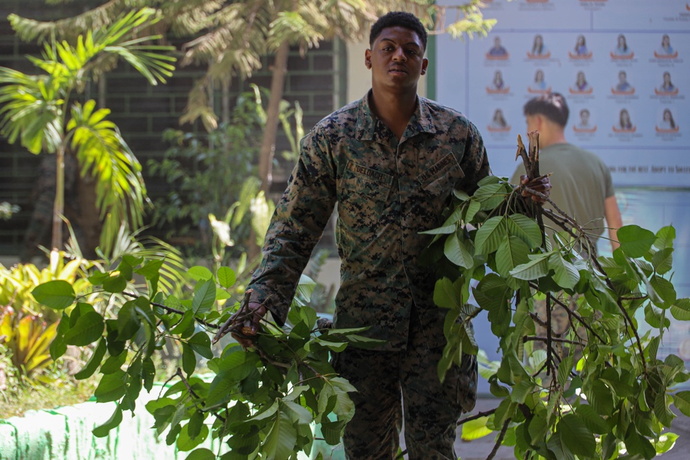 KAMANDAG 9: VMM-364 and MWSS-373 participate in a community service project