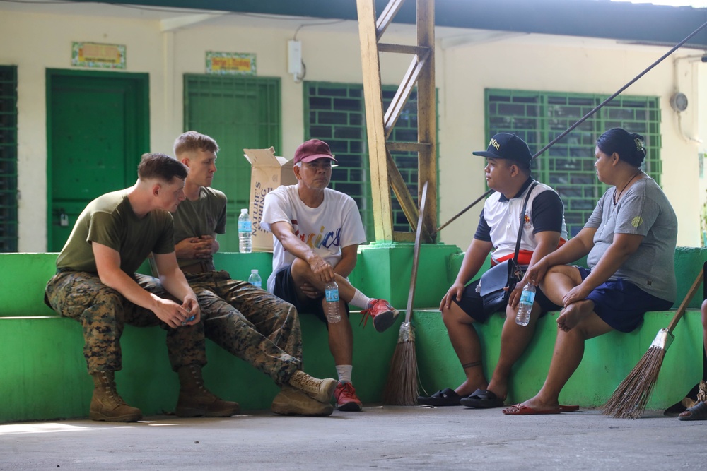 KAMANDAG 9: VMM-364 and MWSS-373 participate in a community service project