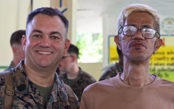 KAMANDAG 9: VMM-364 and MWSS-373 participate in a community service project