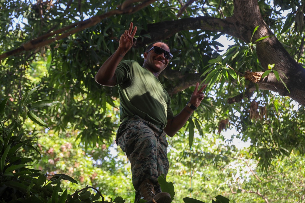 KAMANDAG 9: VMM-364 and MWSS-373 participate in a community service project