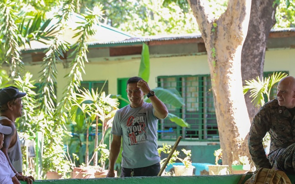 KAMANDAG 9: VMM-364 and MWSS-373 participate in a community service project