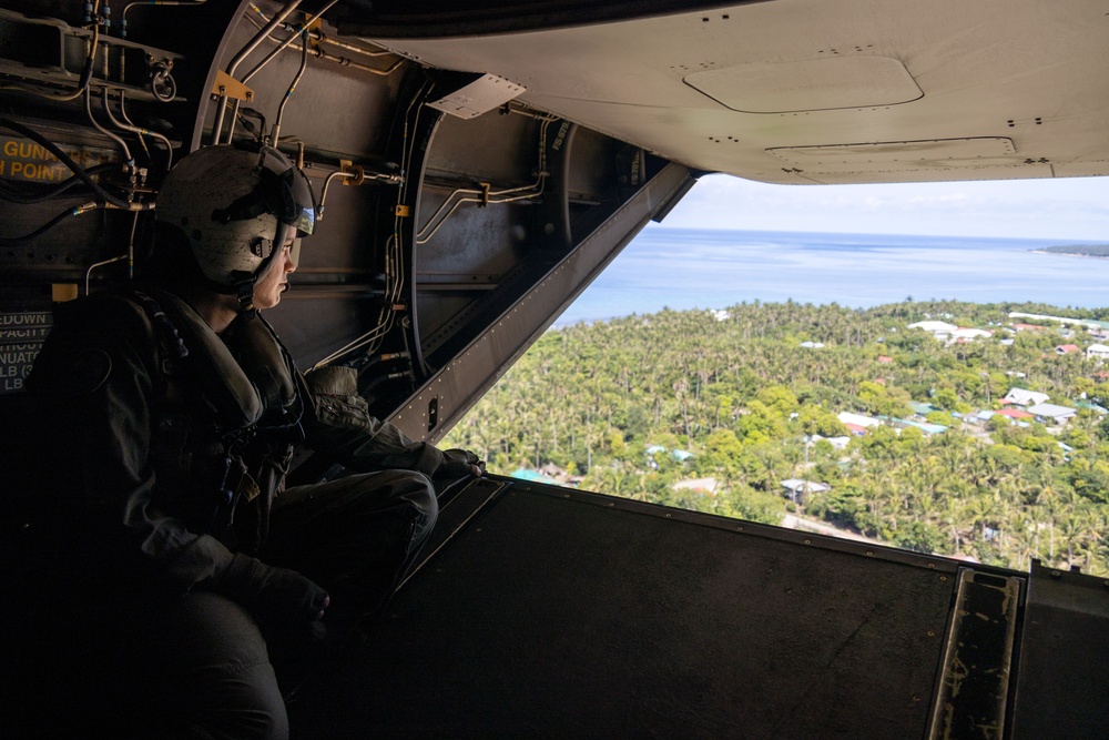 KAMANDAG 9: VMM-364 Inserts Reconnaissance Marines
