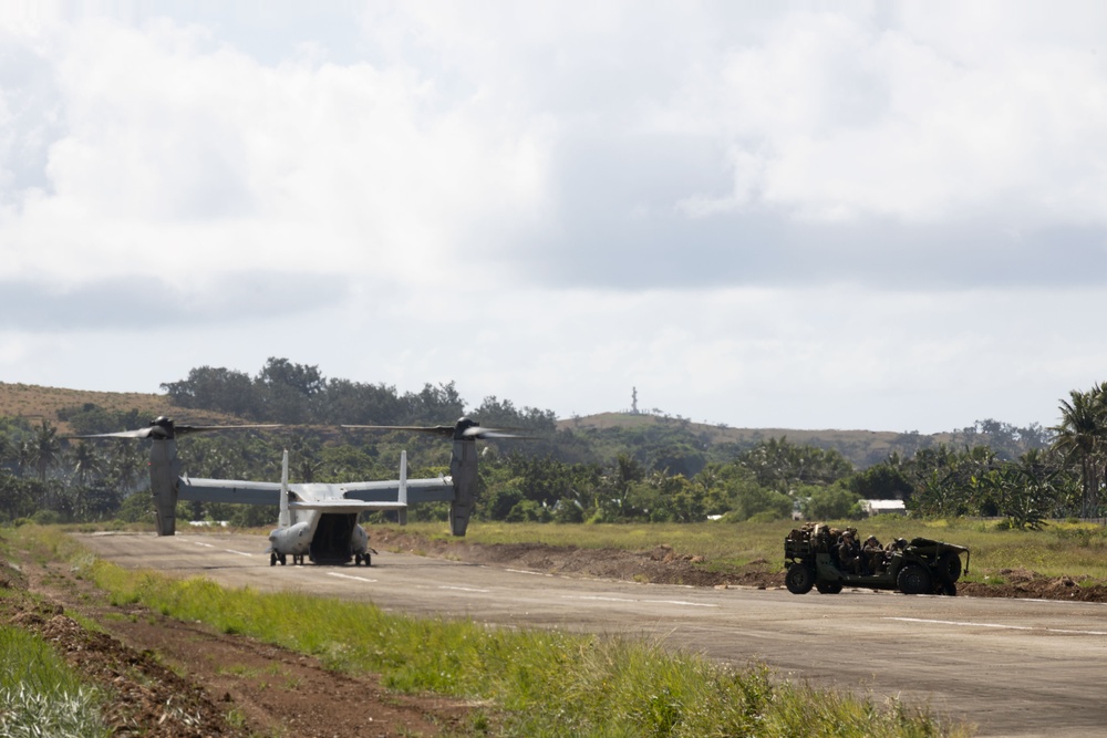 KAMANDAG 9: VMM-364 Inserts Reconnaissance Marines