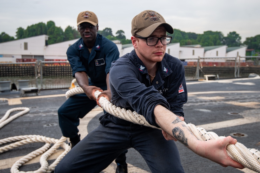 USS Gridley Pulls Into Singapore