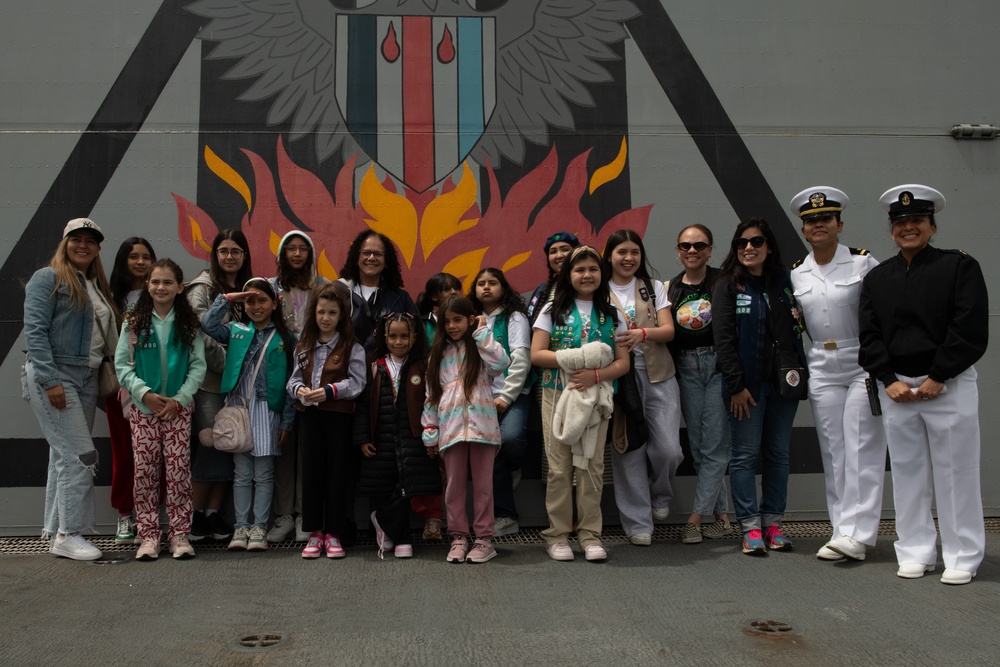 FWNY25: Girl Scout Troop 6000 tours the USS New York