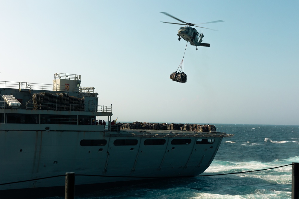 22nd MEU | Resupply at Sea During ARGMUEX