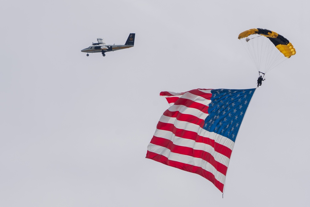 Army Golden Knights Parachute Team jump in to Indy 500 pre-race