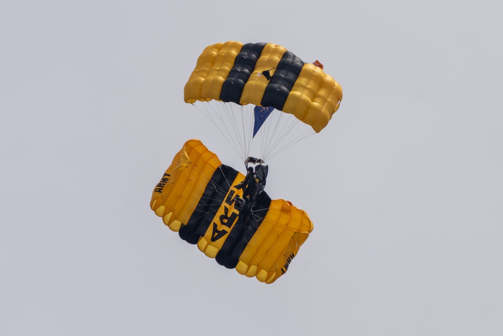 U.S. Army Parachute Team jumps in to Indy 500 pre-race