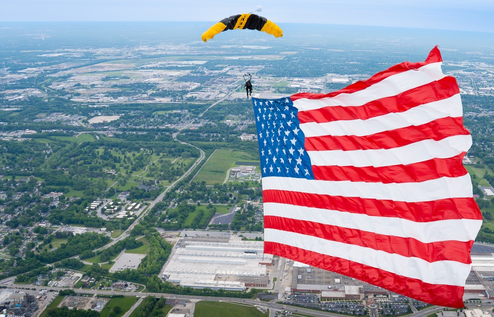 U.S. Army Parachute Team jumps in to Indy 500 pre-race