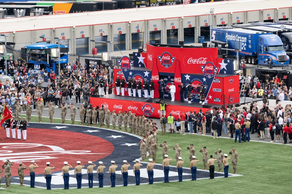 Navy Band's MU1 Cuenca sings national anthem for Coca-Cola 600
