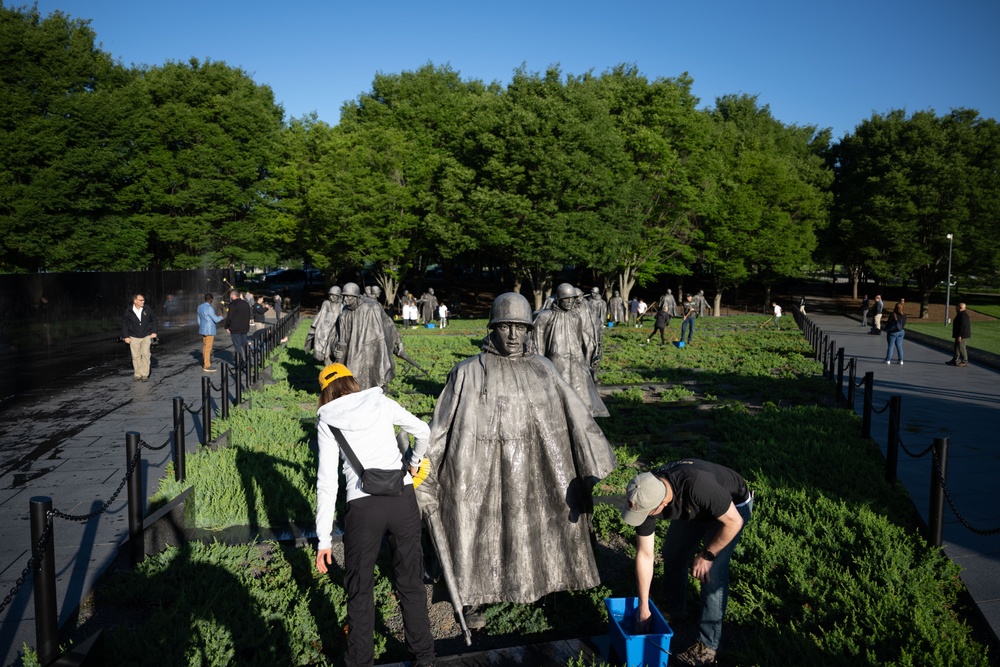 SD Washes Korean War Veterans Memorial