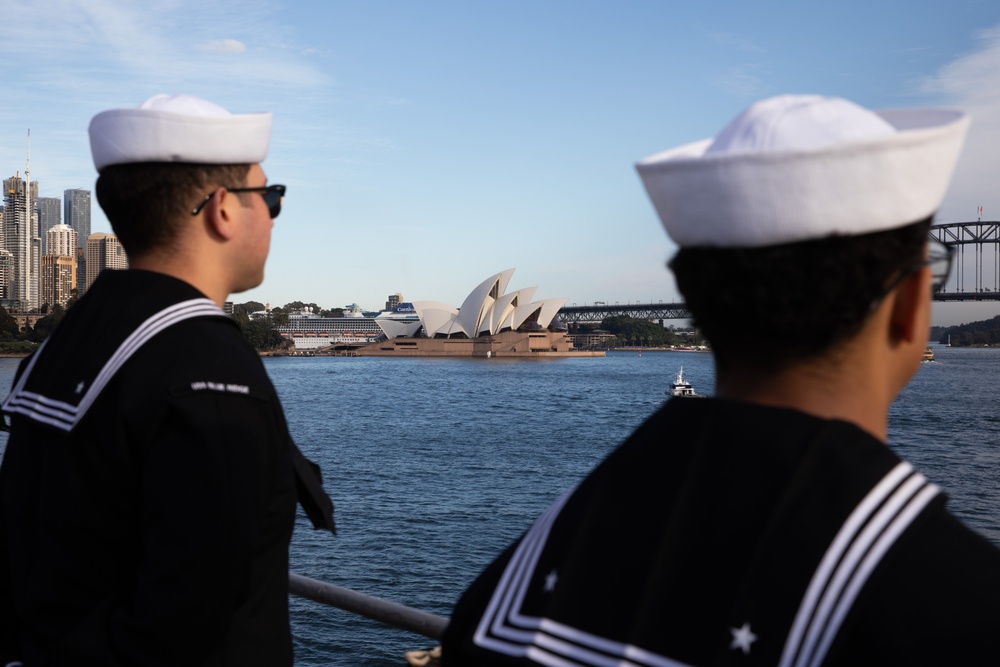 USS Blue Ridge Arrives in Sydney, Australia
