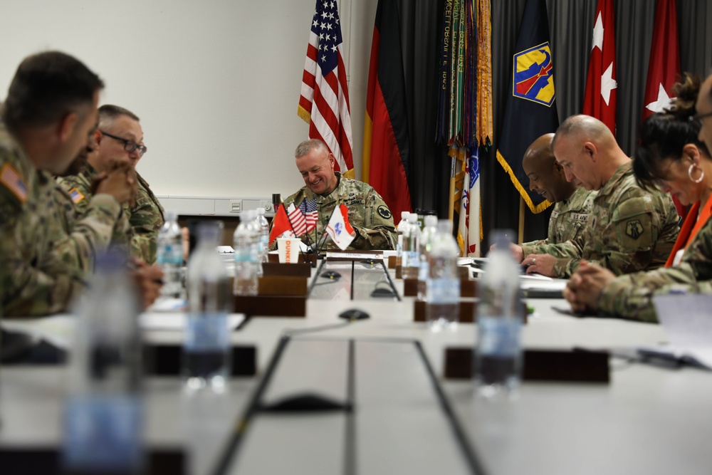 Office of the Chief of the Army Reserves Visit to 7th Mission Support Command