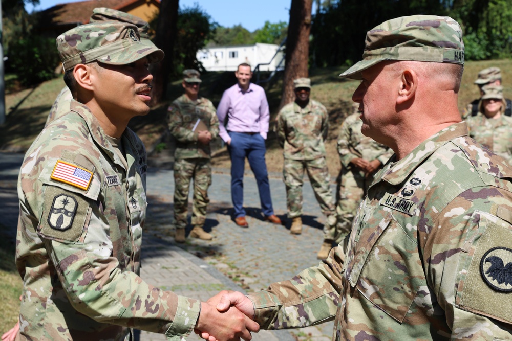 Office of the Chief of the Army Reserves Visit to 7th Mission Support Command