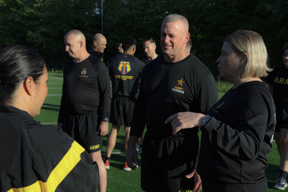 Office of the Chief of the Army Reserves Visit to 7th Mission Support Command