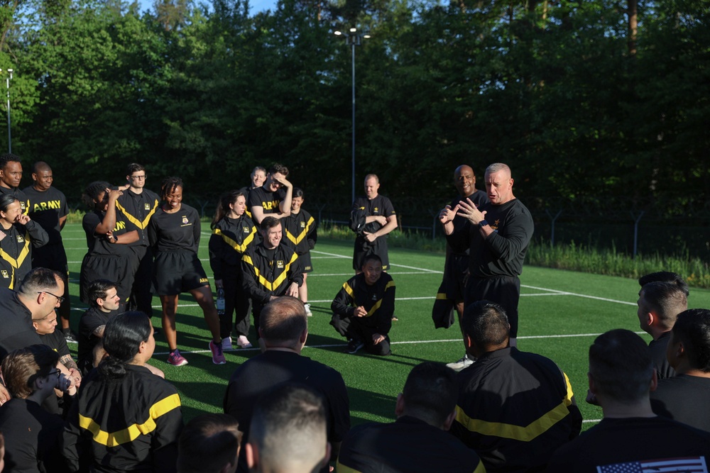 Office of the Chief of the Army Reserves Visit to 7th Mission Support Command