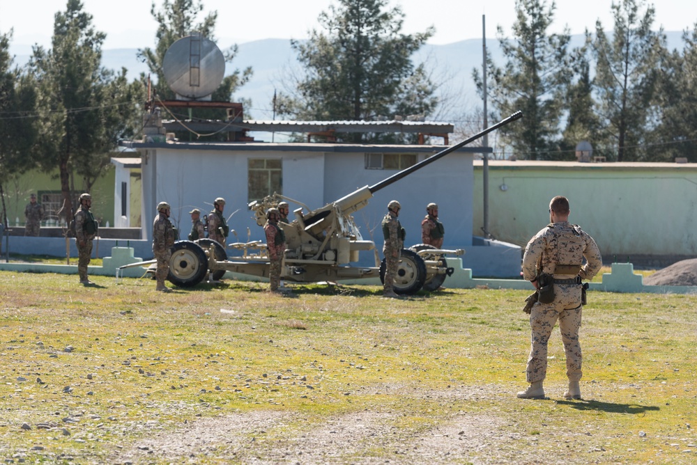 Coalition Advisors Look Ahead with Peshmerga 2nd Support Forces Command