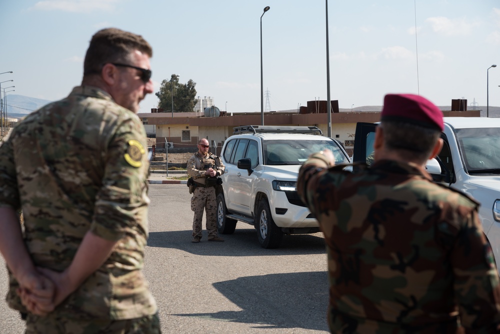 Coalition Advisors Assess Peshmerga Logistics Hub