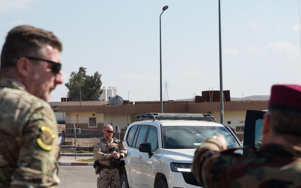 Coalition Advisors Assess Peshmerga Logistics Hub