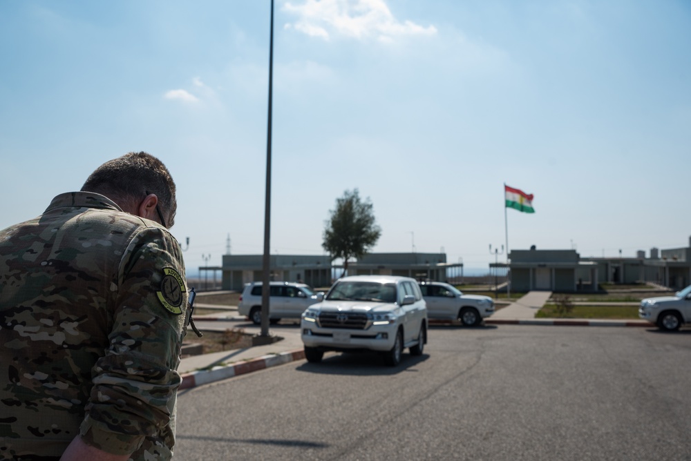 Coalition Advisors Assess Peshmerga Logistics Hub