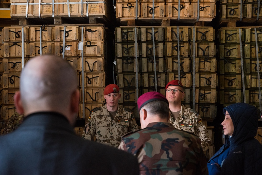 Coalition Advisors Assess Peshmerga Logistics Hub