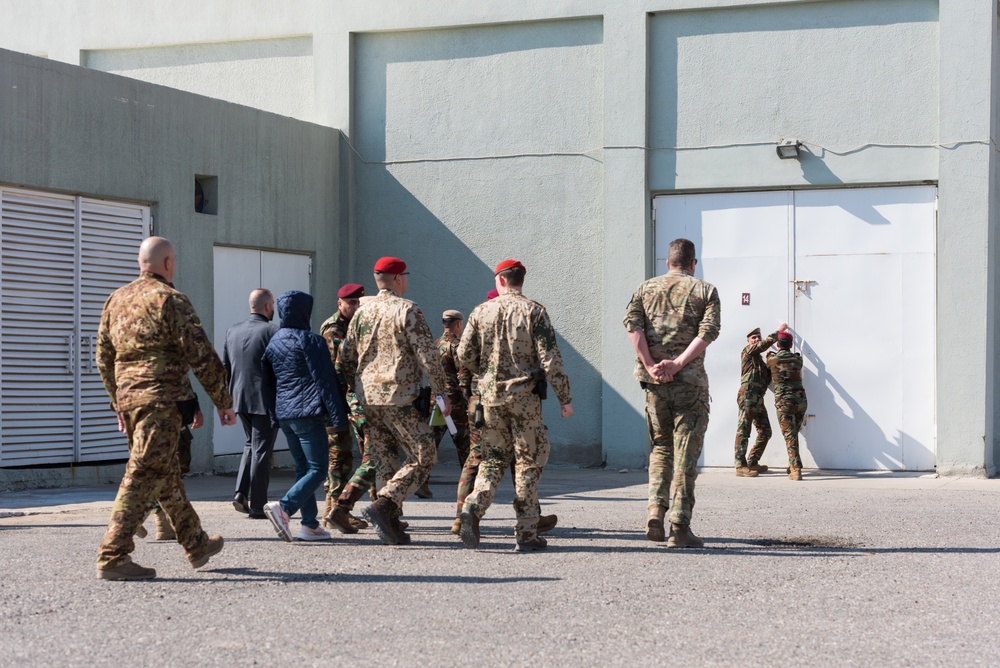 Coalition Advisors Assess Peshmerga Logistics Hub