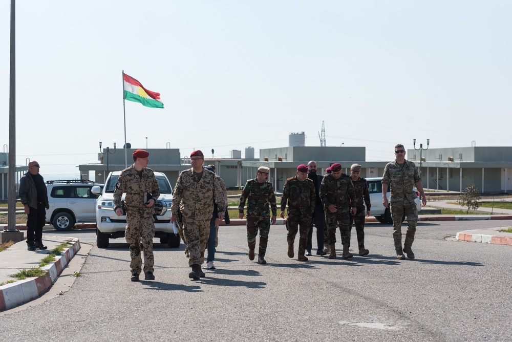 Coalition Advisors Assess Peshmerga Logistics Hub