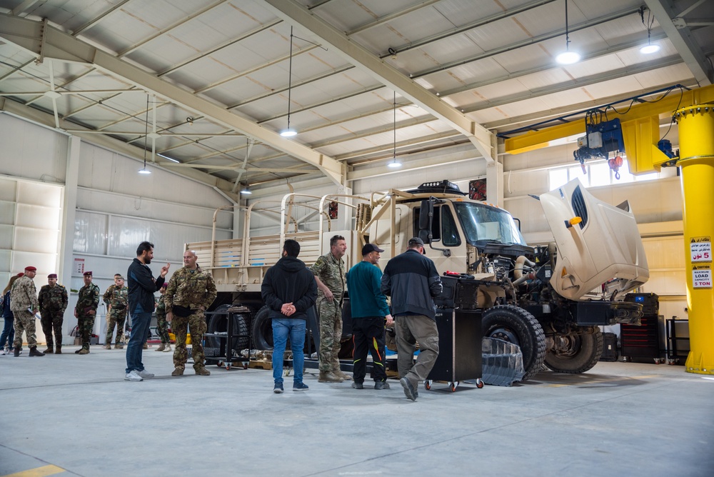 Coalition Advisors Assess Peshmerga Logistics Hub