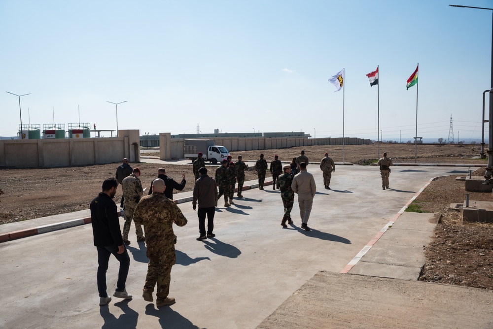Coalition Advisors Assess Peshmerga Logistics Hub