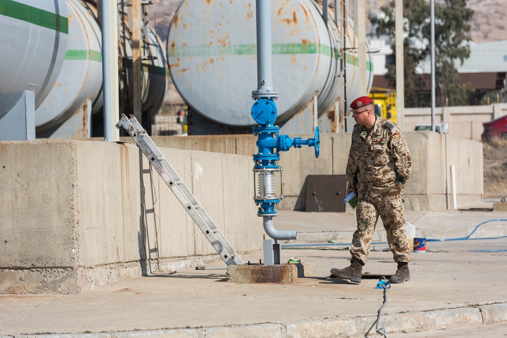 Coalition Advisors Assess Peshmerga Logistics Hub