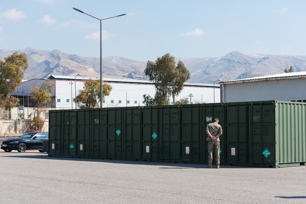 Coalition Advisors Assess Peshmerga Logistics Hub