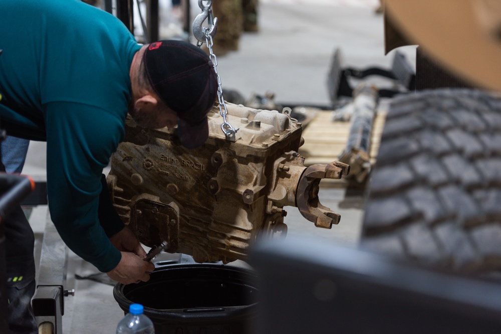 Coalition Advisors Assess Peshmerga Logistics Hub