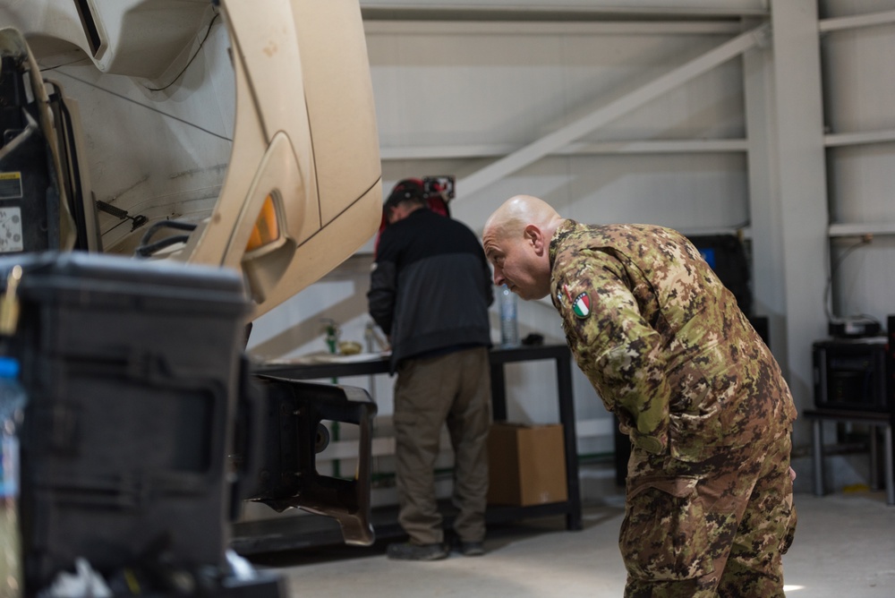 Coalition Advisors Assess Peshmerga Logistics Hub