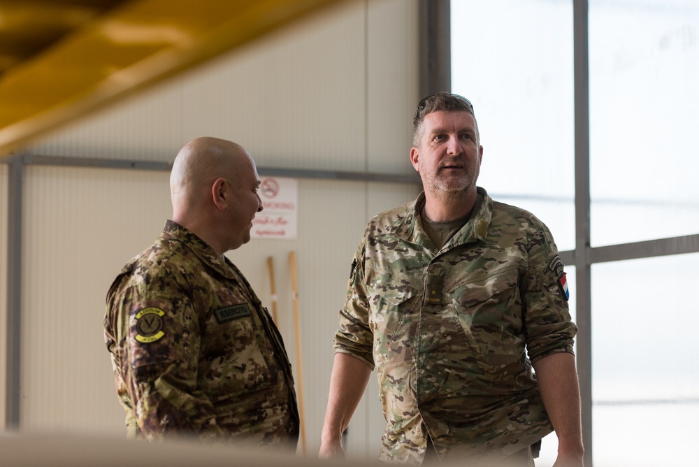 Coalition Advisors Assess Peshmerga Logistics Hub