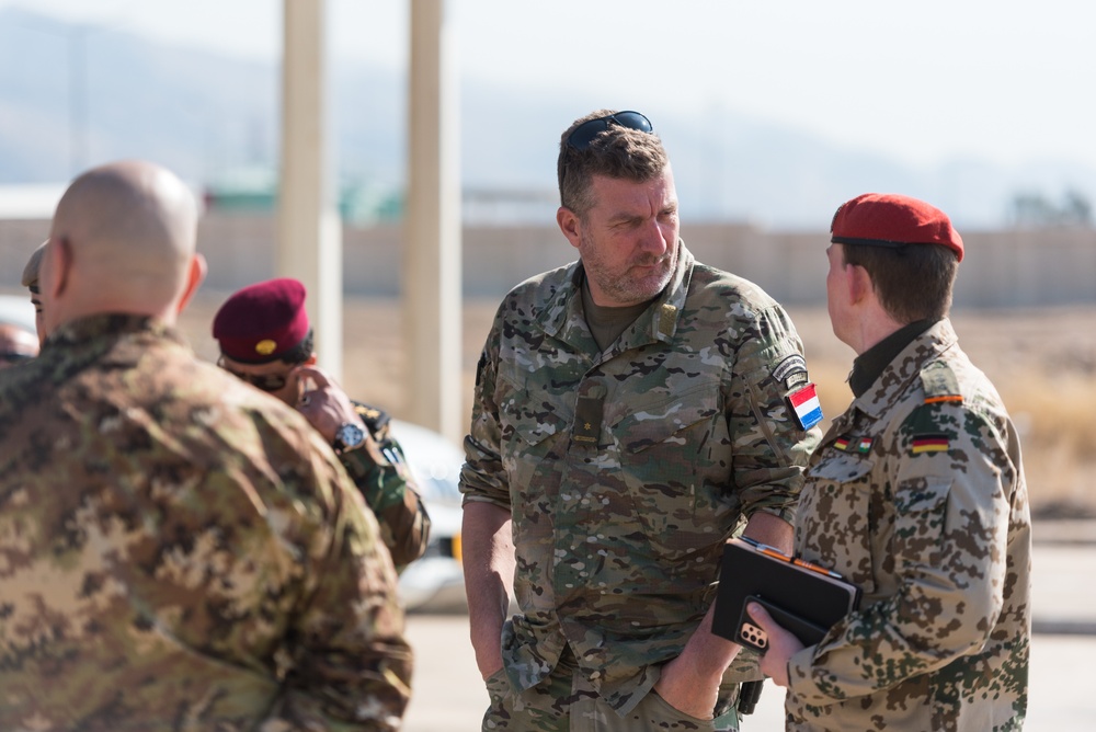 Coalition Advisors Assess Peshmerga Logistics Hub