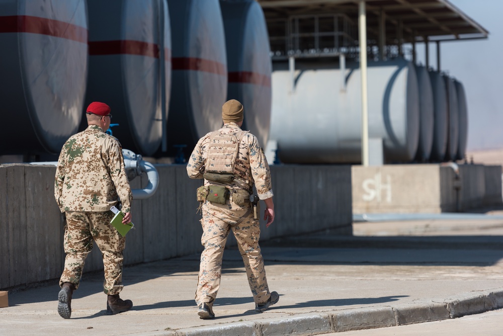 Coalition Advisors Assess Peshmerga Logistics Hub