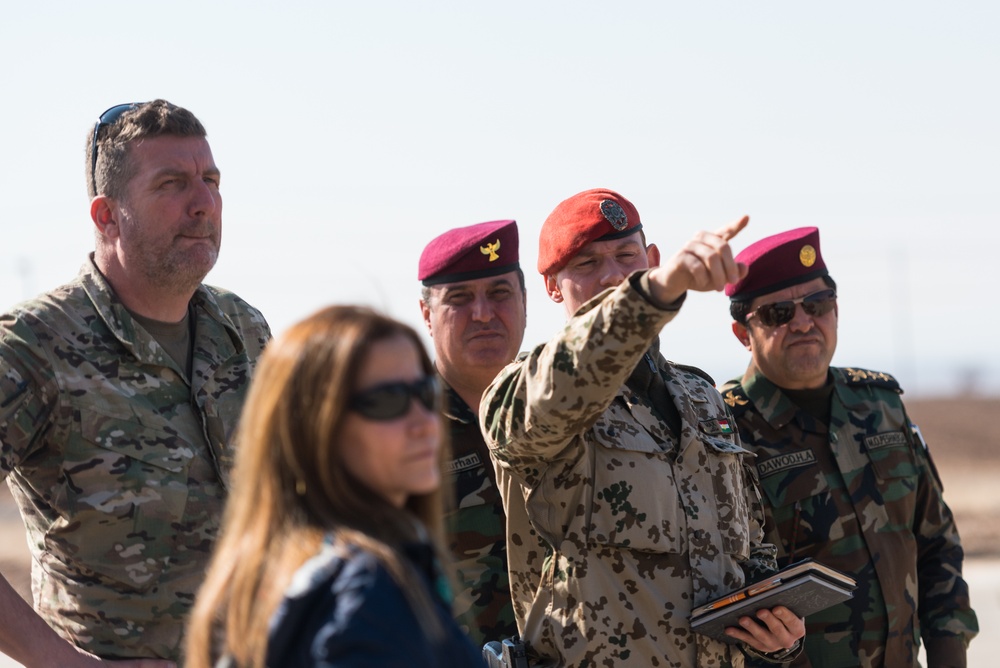Coalition Advisors Assess Peshmerga Logistics Hub