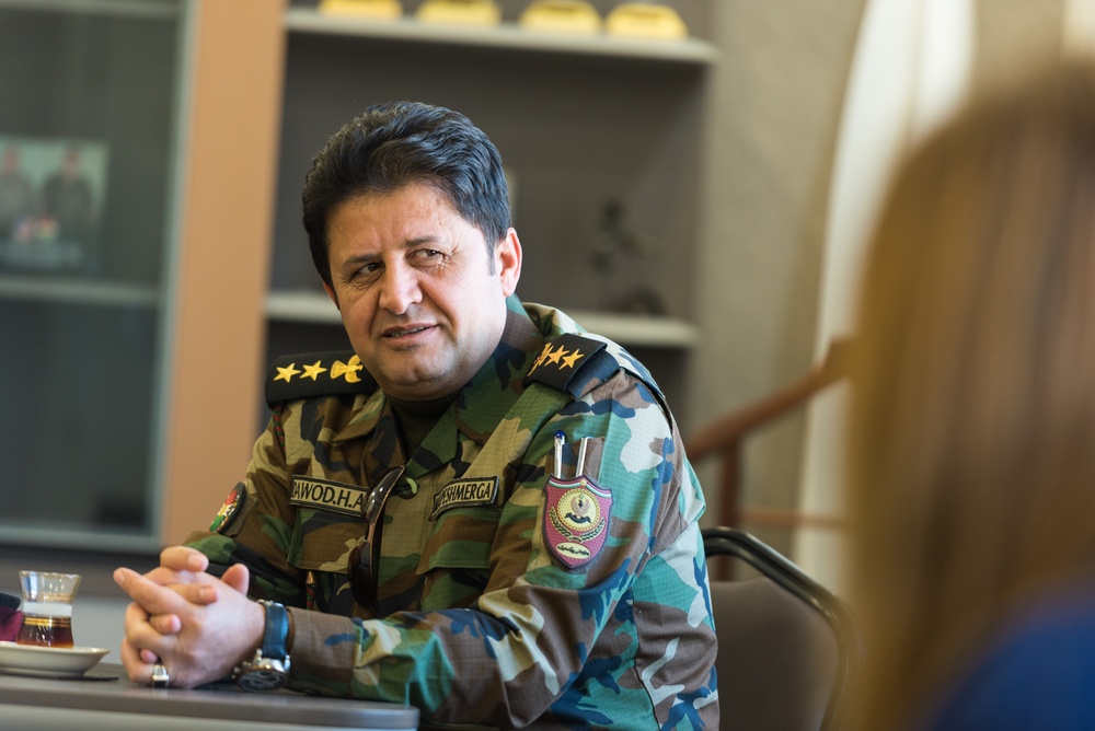 Coalition Advisors Assess Peshmerga Logistics Hub