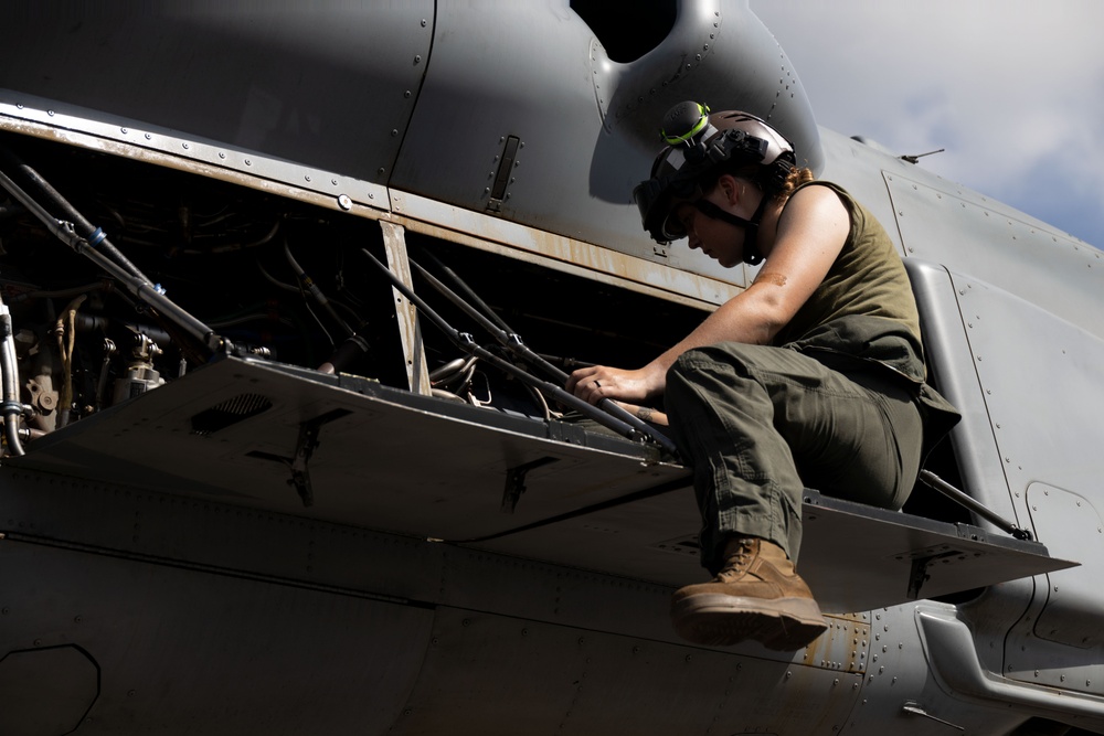 KAMANDAG 9: VMM-364 Marines Perform Maintenance on MV-22B Ospreys