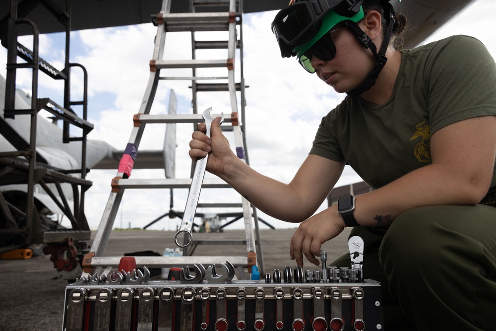 KAMANDAG 9: VMM-364 Marines Perform Maintenance on MV-22B Ospreys