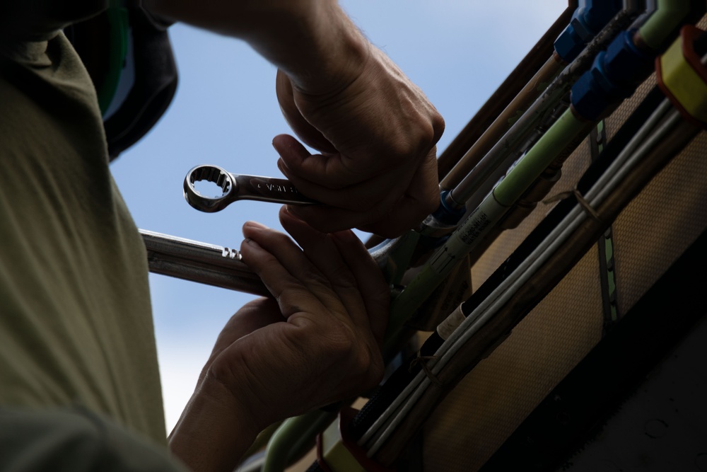 KAMANDAG 9: VMM-364 Marines Perform Maintenance on MV-22B Ospreys