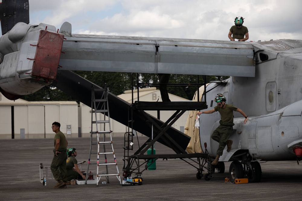 KAMANDAG 9: VMM-364 Marines Perform Maintenance on MV-22B Ospreys