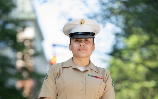 FWNY25: U.S. Marines and Sailors hold wreath laying ceremony