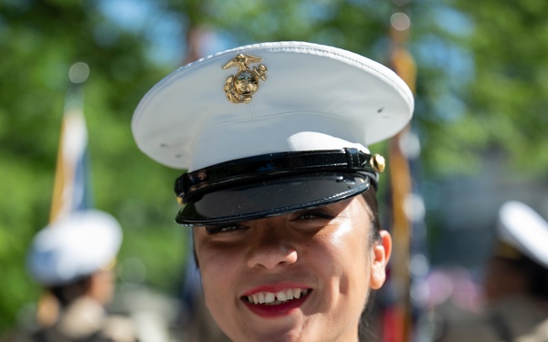 FWNY25: U.S. Marines and Sailors hold wreath laying ceremony