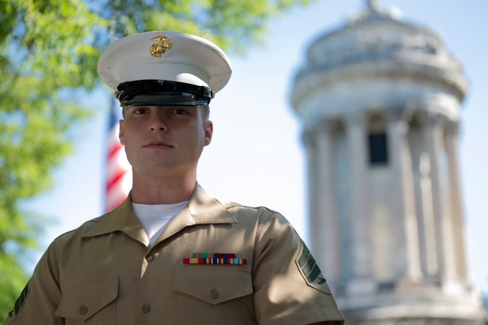 FWNY25: U.S. Marines and Sailors hold wreath laying ceremony