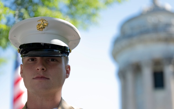 FWNY25: U.S. Marines and Sailors hold wreath laying ceremony