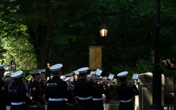 FWNY25: U.S. Marines and Sailors hold wreath laying ceremony