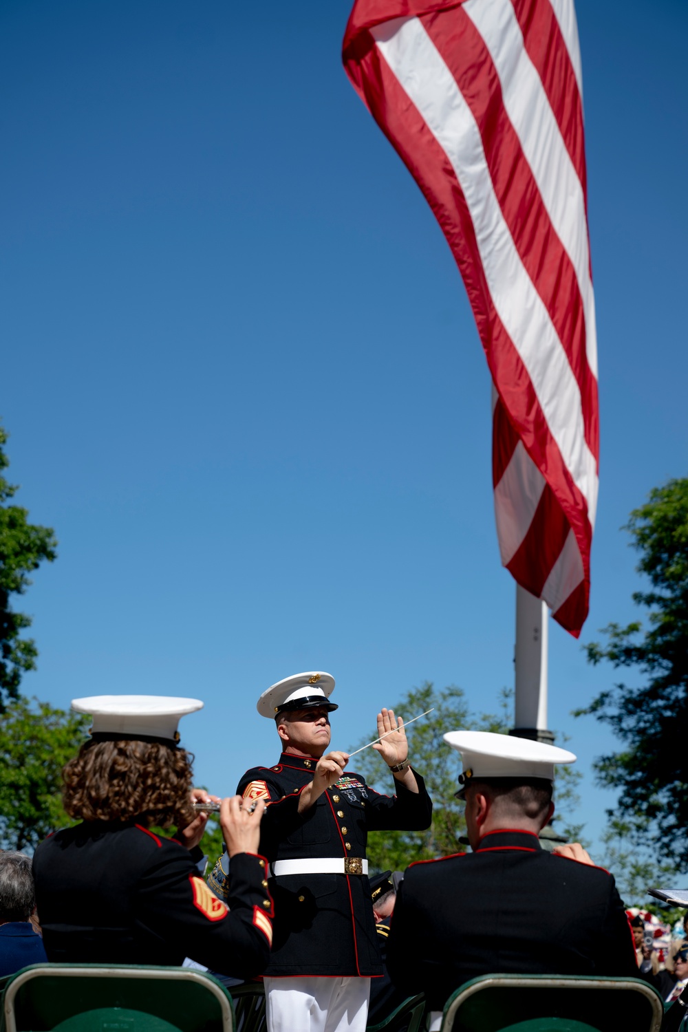FWNY25: U.S. Marines and Sailors hold wreath laying ceremony